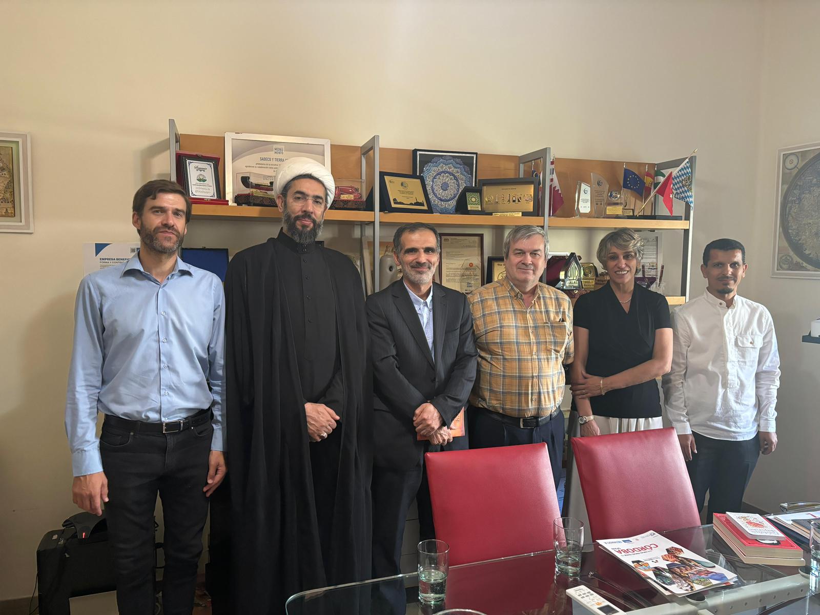 Visita del representante del Líder Supremo en el Ministerio de Ciencias de la R.I. de Irán al Instituto Halal